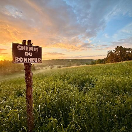 Ferme Gite Le Coeur Des Petits Chenes Saint-Pierre-de-Côle Exterior foto